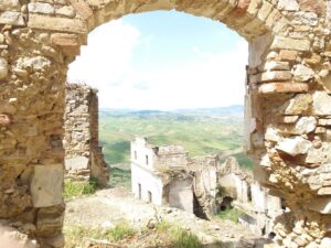 Matera e dintorni visita guidata, escursione, trekking n el paese fantasma di Craco Vecchia